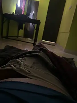 Snapshot of Dirty_08 chatting on 10/29/25, 02:43 Dirty 08 online show from 10/29/25, 02:43