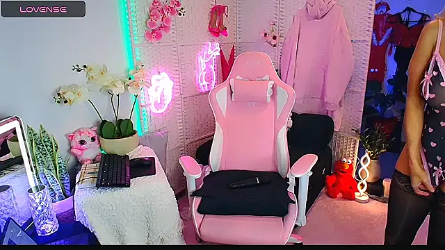 Snapshot of EllieKarrX chatting on 03/11/25, 09:59 EllieKarrX online show from 03/11/25, 09:59