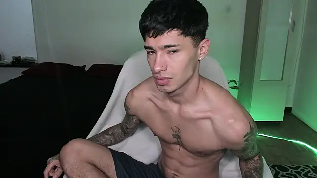 Snapshot of Damon__333 chatting on 02/24/26, 05:03 Damon 333 online show from 02/24/26, 05:03