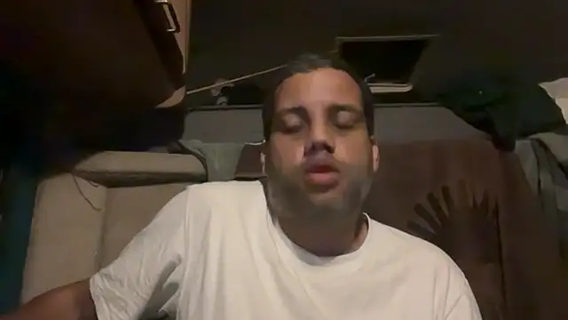 Snapshot of AbsolutMouuah chatting on 10/10/25, 01:28 AbsolutMouuah online show from 10/10/25, 01:28