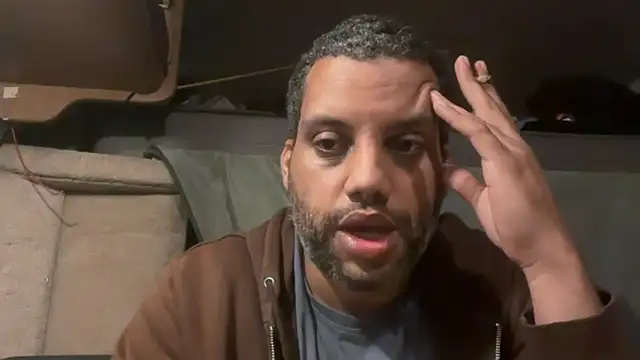 Snapshot of AbsolutMouuah chatting on 10/18/25, 10:01 AbsolutMouuah online show from 10/18/25, 10:01