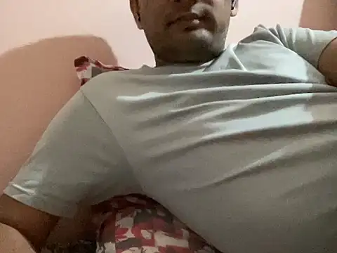 Snapshot of NiceBoy9099 chatting on 11/12/25, 06:01 NiceBoy9099 online show from 11/12/25, 06:01