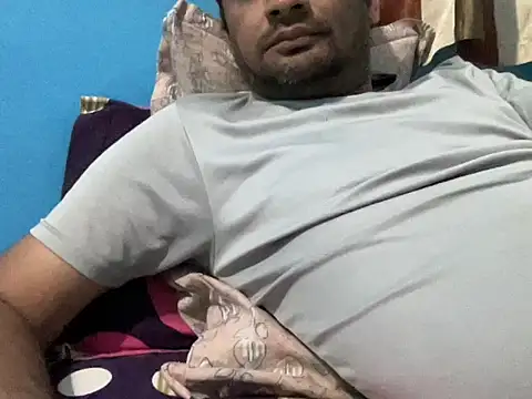 Snapshot of NiceBoy9099 chatting on 11/08/25, 08:07 NiceBoy9099 online show from 11/08/25, 08:07