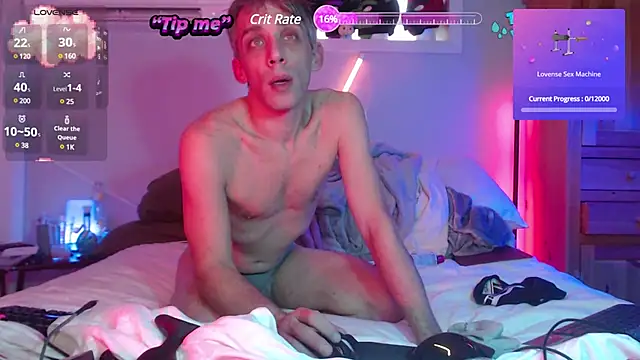 Snapshot of Funsizedshenanigans chatting on 12/17/24, 01:05 Funsizedshenanigans online show from 12/17/24, 01:05