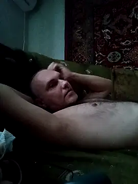 Pineapple04 online show from 11/28/25, 05:07