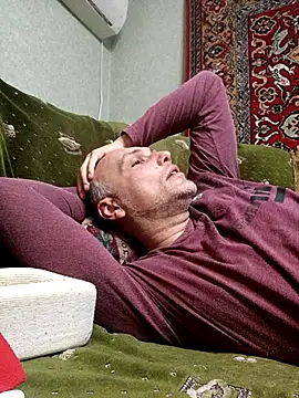 Pineapple04 online show from 11/28/25, 05:35