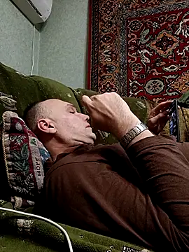 Pineapple04 online show from 12/20/25, 08:22