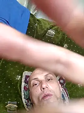 Pineapple04 online show from 10/27/25, 06:53