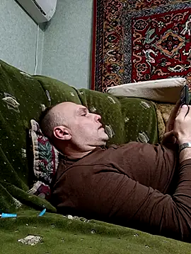 Pineapple04 online show from 12/17/25, 04:34