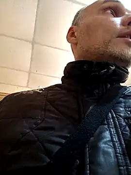 Pineapple04 online show from 12/01/25, 08:48