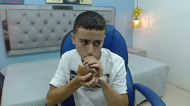 Xavii18 online show from 02/12/25, 12:44