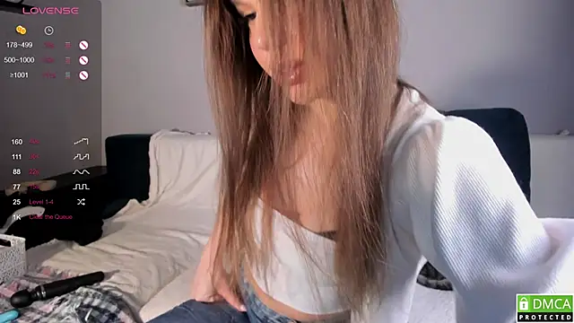 Snapshot of wwildfox chatting on 12/16/25, 06:23 wwildfox online show from 12/16/25, 06:23