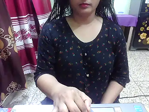 Snapshot of LovelyRose69 chatting on 10/02/25, 06:44 LovelyRose69 online show from 10/02/25, 06:44