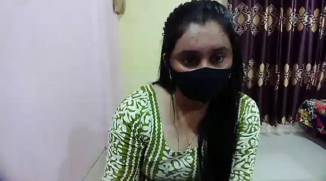Snapshot of LovelyRose69 chatting on 12/01/24, 09:31 LovelyRose69 online show from 12/01/24, 09:31