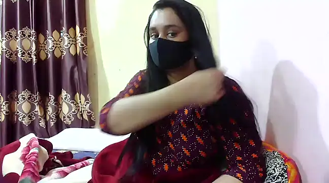 Snapshot of LovelyRose69 chatting on 01/12/25, 01:48 LovelyRose69 online show from 01/12/25, 01:48