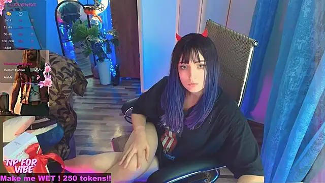 Snapshot of Toxic_Ellies chatting on 10/13/25, 02:18 Toxic Ellies online show from 10/13/25, 02:18