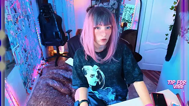 Snapshot of Toxic_Ellies chatting on 03/22/25, 06:14 Toxic Ellies online show from 03/22/25, 06:14