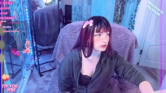 Snapshot of Toxic_Ellies chatting on 02/25/25, 02:26 Toxic Ellies online show from 02/25/25, 02:26