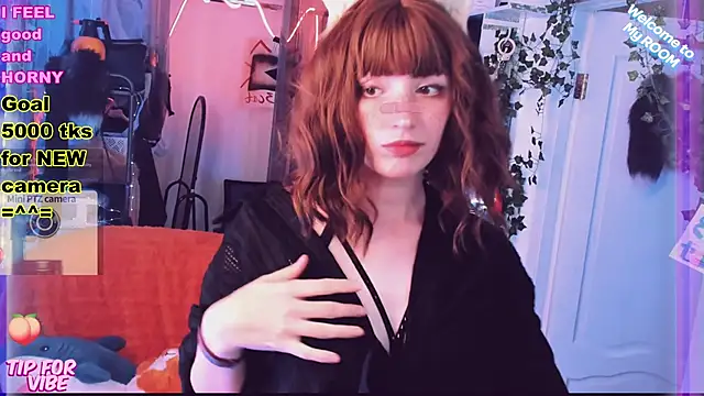 Snapshot of Toxic_Ellies chatting on 02/13/25, 03:03 Toxic Ellies online show from 02/13/25, 03:03