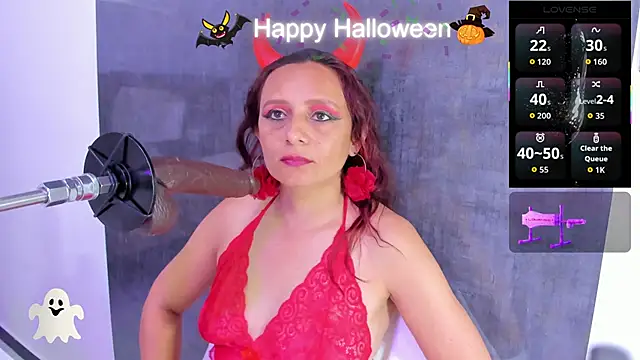 Snapshot of Issys_milf chatting on 10/31/25, 12:13 Issys milf online show from 10/31/25, 12:13