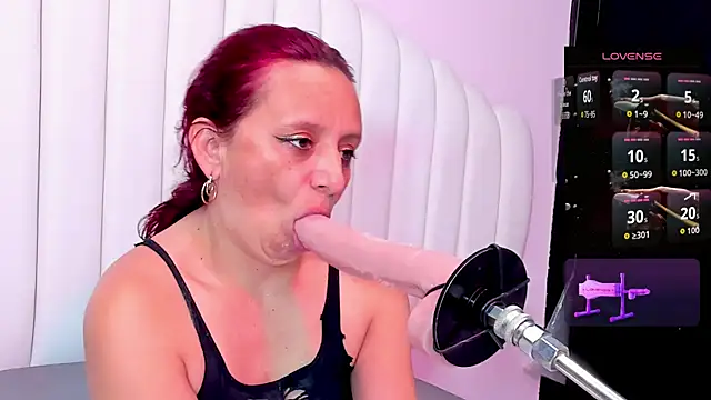 Snapshot of Issys_milf chatting on 01/11/26, 03:30 Issys milf online show from 01/11/26, 03:30