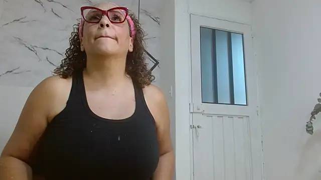 EvaMills1 online show from 10/26/25, 05:13