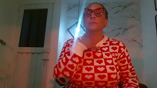 EvaMills1 online show from 09/15/25, 08:09