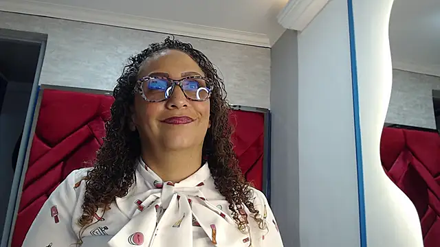 EvaMills1 online show from 03/19/25, 08:00