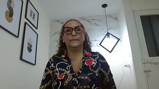 EvaMills1 online show from 11/13/25, 08:35