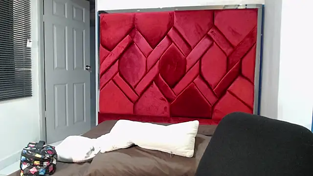 EvaMills1 online show from 03/17/25, 07:48