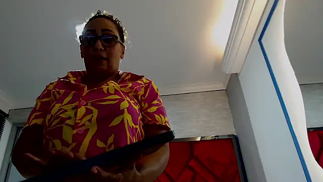 EvaMills1 online show from 03/11/25, 09:04