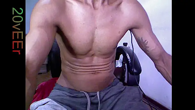 Snapshot of 20vEEr chatting on 02/12/26, 05:45 20vEEr online show from 02/12/26, 05:45