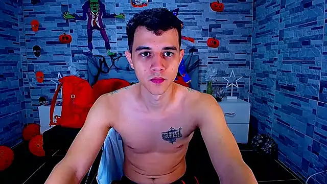 Snapshot of ADAM_HOT chatting on 10/22/25, 09:35 ADAM HOT online show from 10/22/25, 09:35