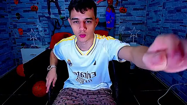 Snapshot of ADAM_HOT chatting on 10/16/25, 08:50 ADAM HOT online show from 10/16/25, 08:50