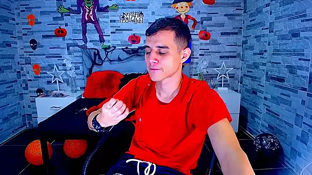 Snapshot of ADAM_HOT chatting on 10/18/25, 09:28 ADAM HOT online show from 10/18/25, 09:28