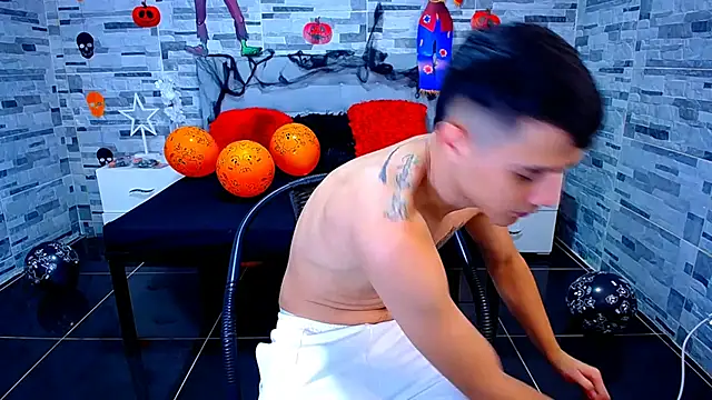 Snapshot of ADAM_HOT chatting on 10/13/25, 09:27 ADAM HOT online show from 10/13/25, 09:27