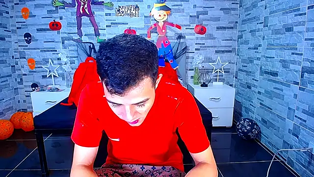 Snapshot of ADAM_HOT chatting on 10/25/25, 11:05 ADAM HOT online show from 10/25/25, 11:05