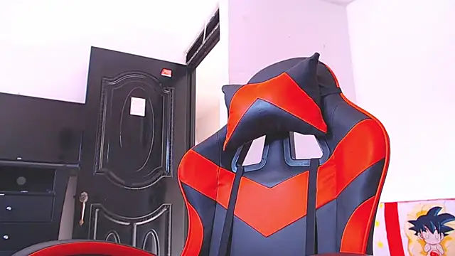 Snapshot of ADAM_HOT chatting on 12/14/25, 07:41 ADAM HOT online show from 12/14/25, 07:41