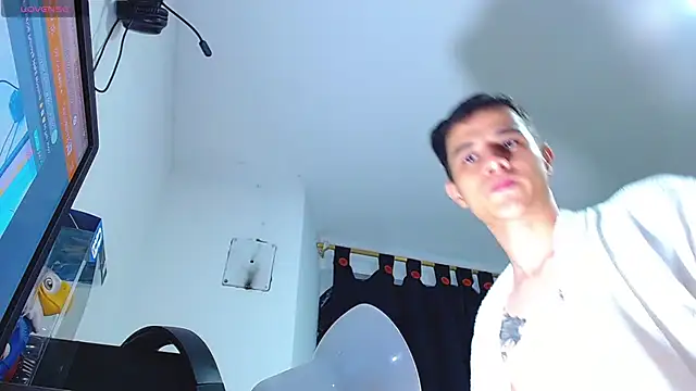 Snapshot of ADAM_HOT chatting on 07/05/26, 11:44 ADAM HOT online show from 07/05/26, 11:44