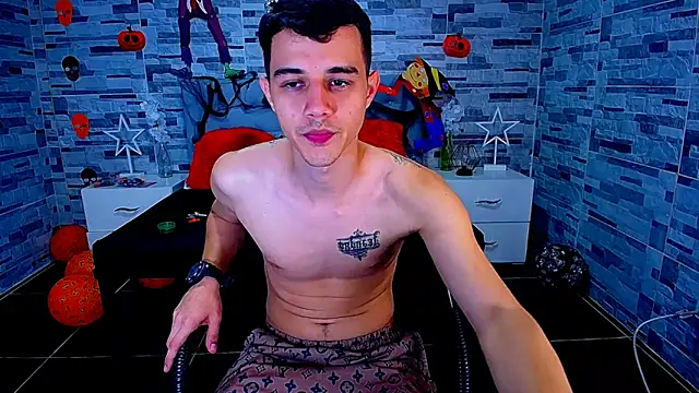 Snapshot of ADAM_HOT chatting on 10/21/25, 09:14 ADAM HOT online show from 10/21/25, 09:14