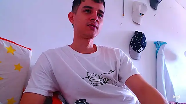 Snapshot of ADAM_HOT chatting on 11/16/25, 07:18 ADAM HOT online show from 11/16/25, 07:18