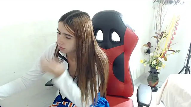 Snapshot of Maximesex chatting on 03/19/25, 04:45 Maximesex online show from 03/19/25, 04:45