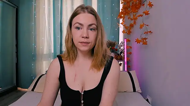InsatiableFoxX online show from 09/29/25, 05:58