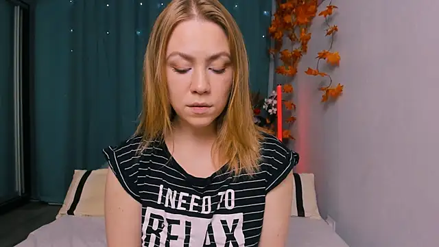 InsatiableFoxX online show from 10/17/25, 05:59