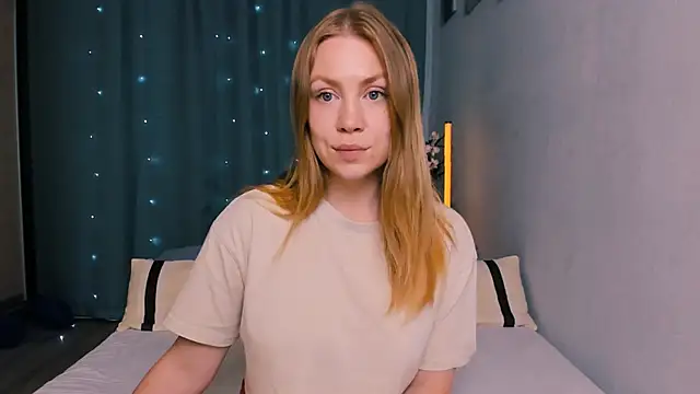 InsatiableFoxX online show from 06/10/26, 07:04