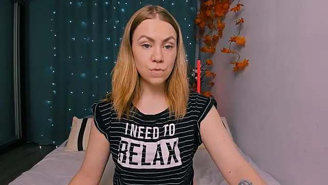 InsatiableFoxX online show from 11/02/25, 06:57