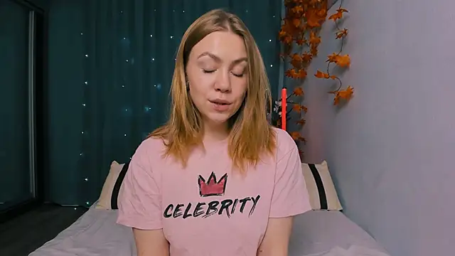 InsatiableFoxX online show from 10/29/25, 08:52