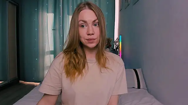 InsatiableFoxX online show from 04/23/26, 06:09