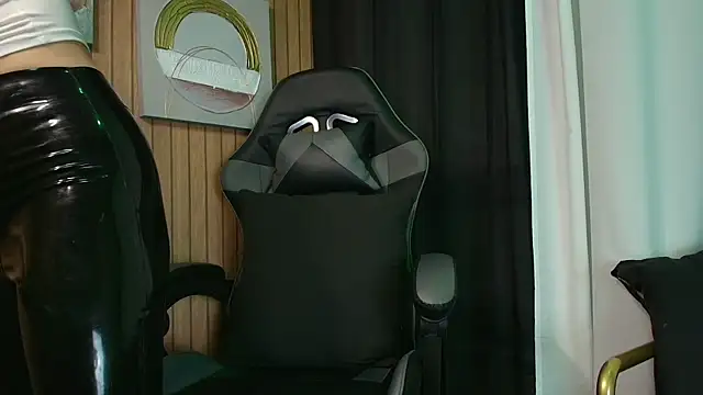 Camila Chainn online show from 12/18/25, 09:14