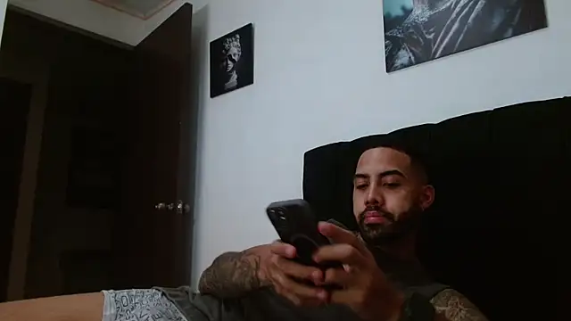 Snapshot of Hendry_ chatting on 02/21/25, 02:06 Hendry online show from 02/21/25, 02:06
